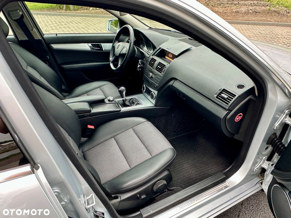 Mercedes-Benz Klasa C 180 BlueEFFICIENCY Avantgarde - 18