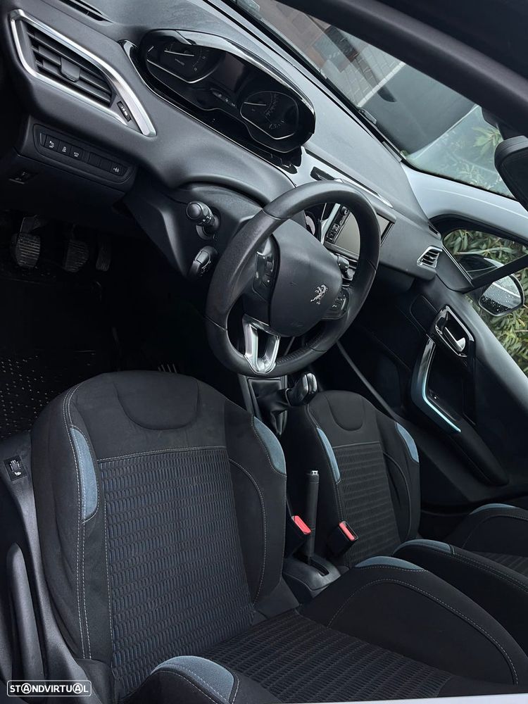 Peugeot 208 1.6 e-HDi Allure - 1