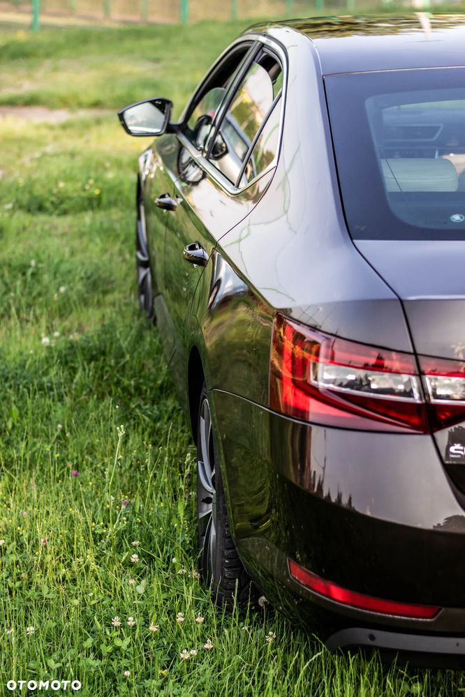 Skoda Superb 2.0 TDI 4x4 L&K DSG - 5