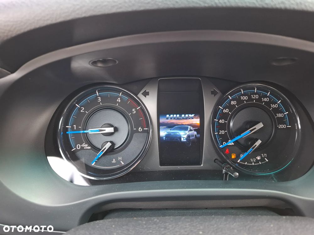 Toyota Hilux 2.8 D-4D Double Cab Invincible 4x4 - 9