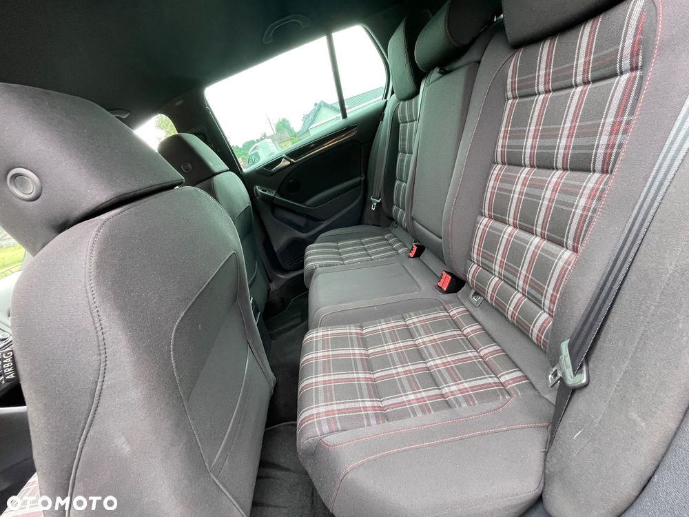Volkswagen Golf 2.0 GTI DSG - 14