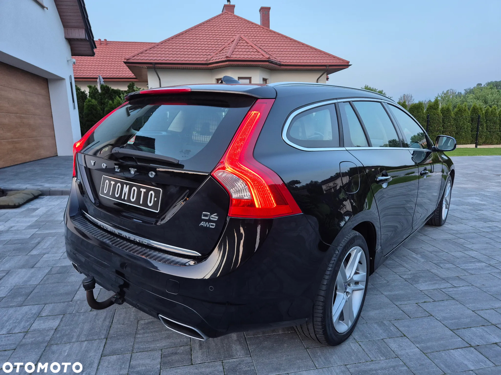 Volvo V60 D6 Plug-In-Hybrid AWD Geartronic Summum - 12
