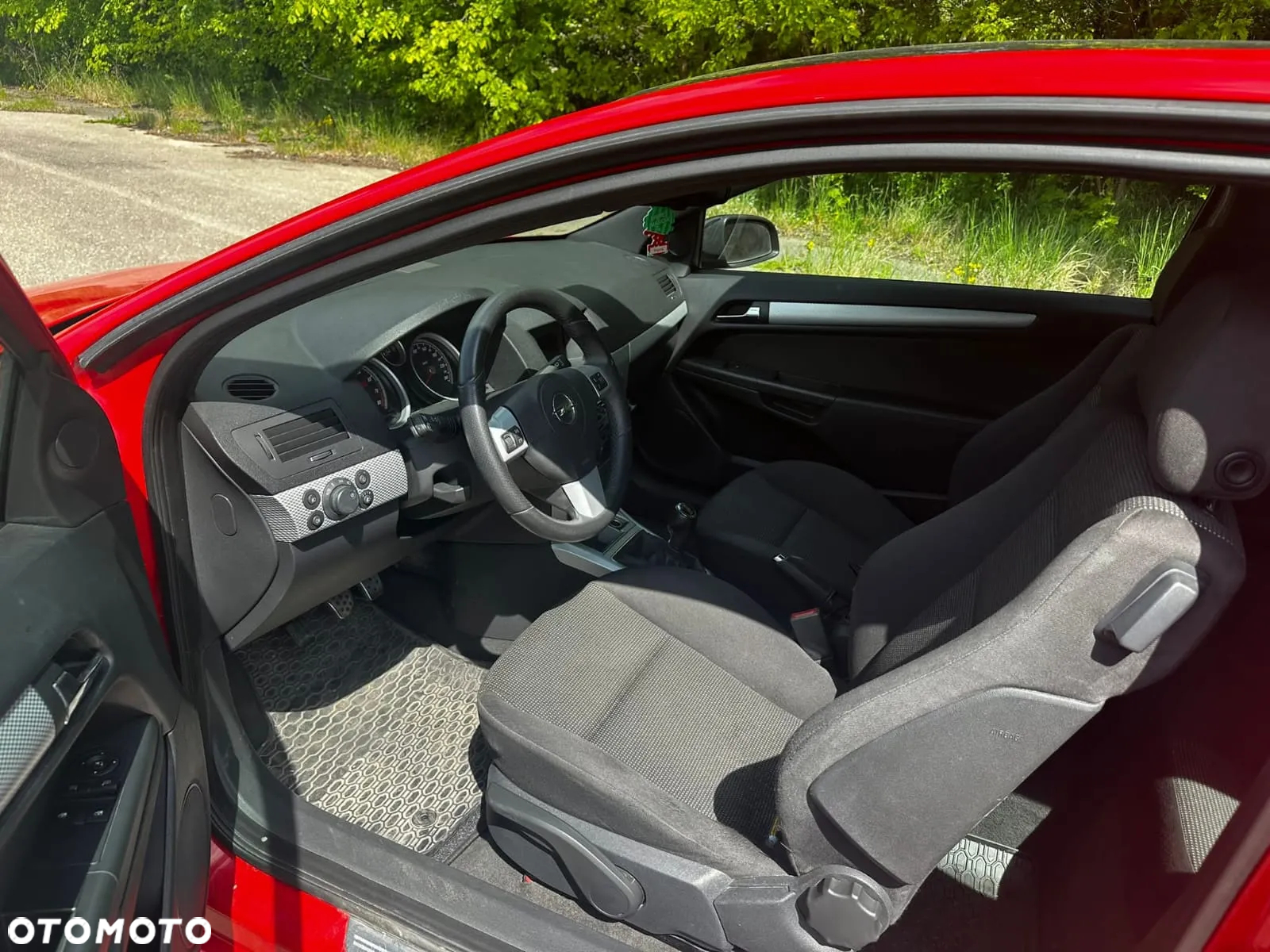Opel Astra GTC 1.6 Turbo Edition - 14