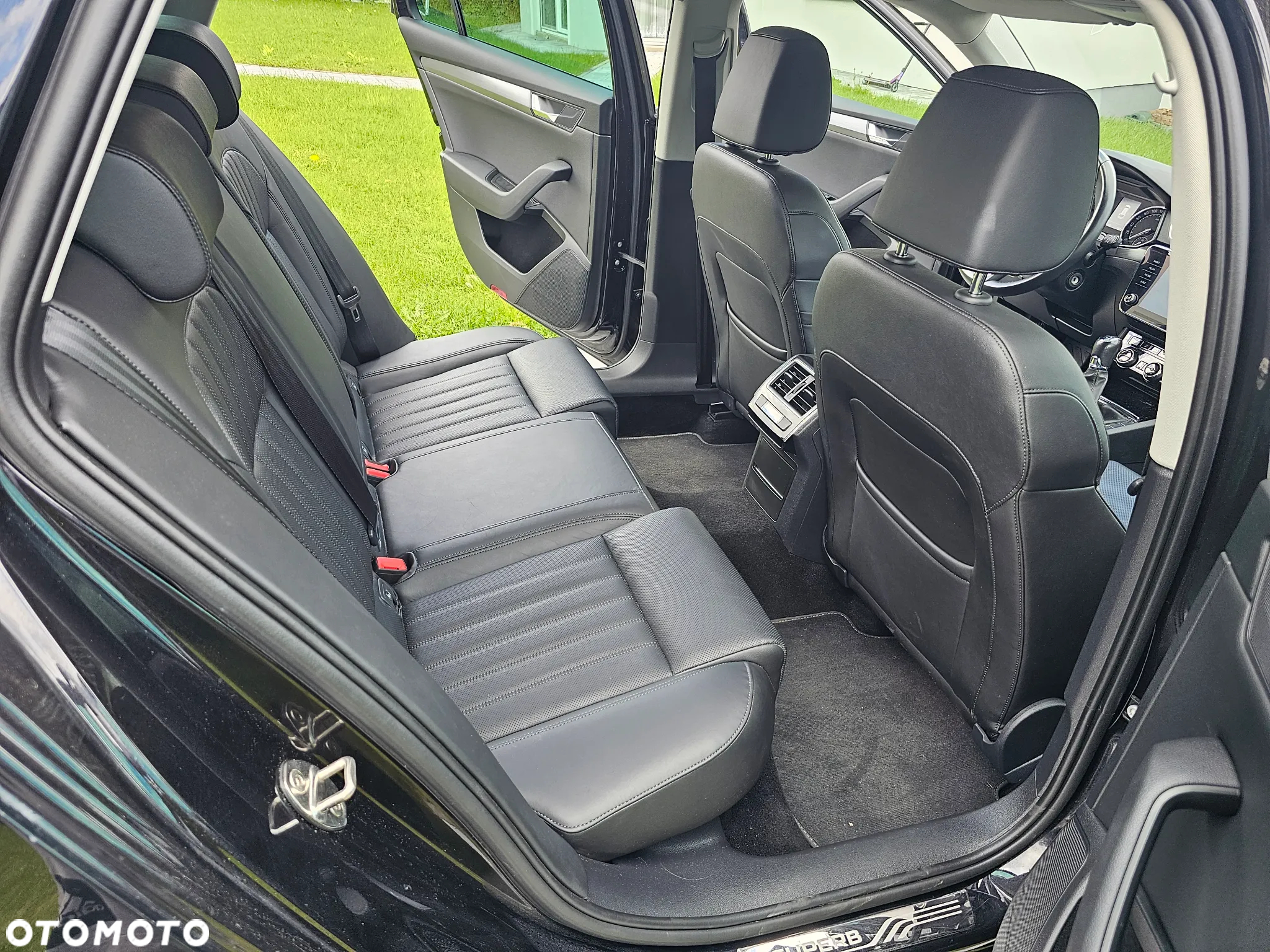 Skoda Superb 2.0 TDI Premium Edition - 13