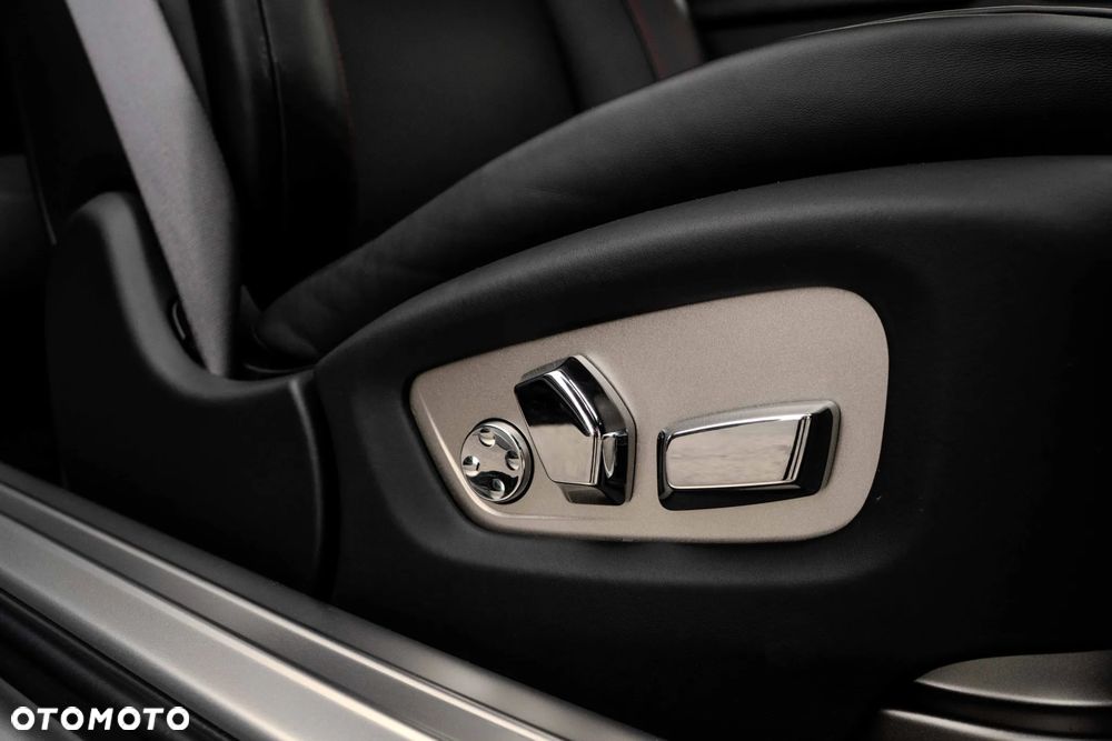 Rolls-Royce Wraith - 25