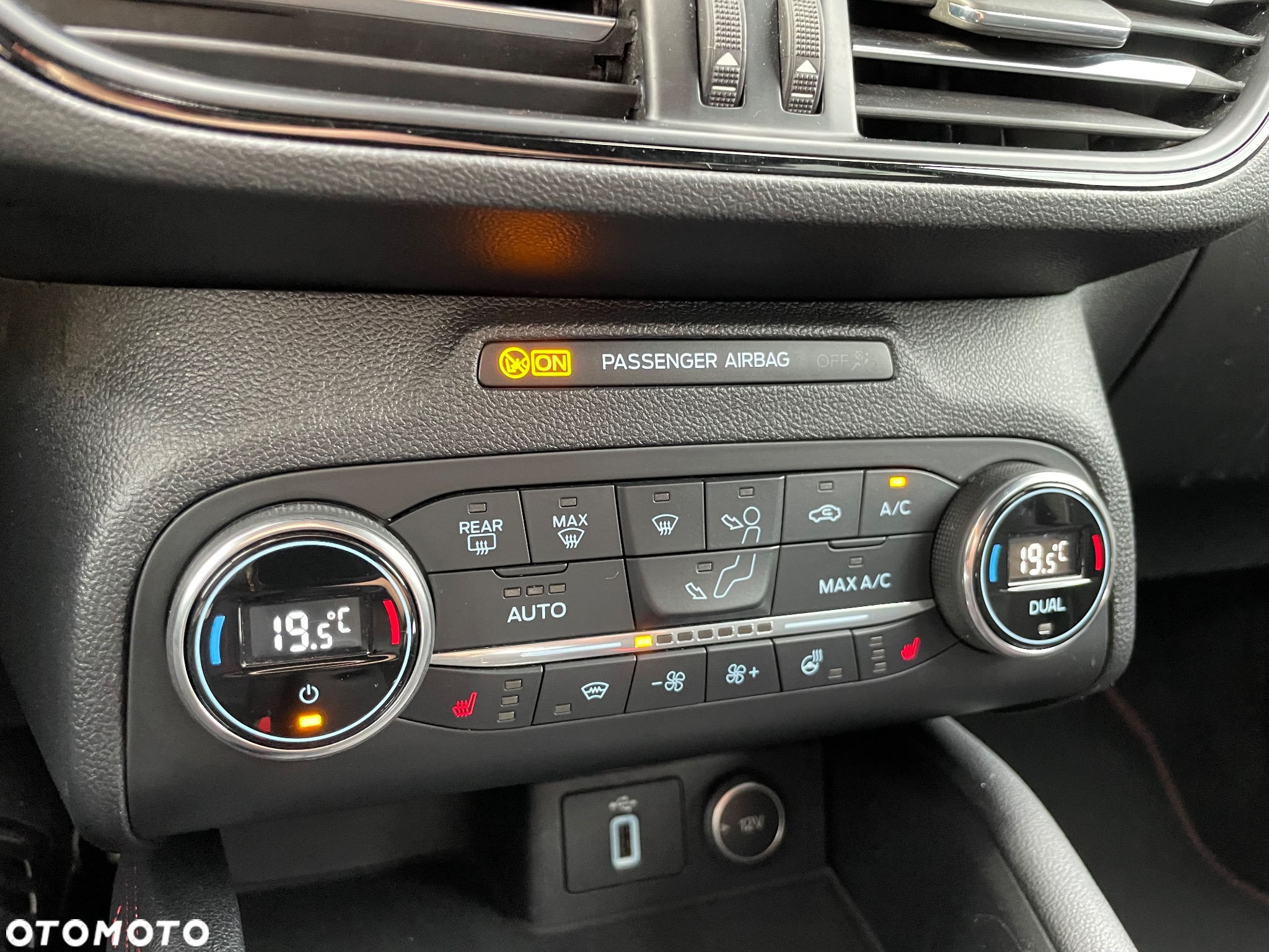 Ford Focus Turnier 1.0 EcoBoost Start-Stopp-System ST-LINE - 39