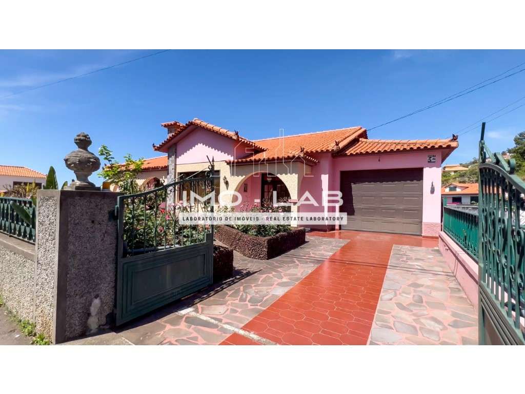 Prédio T4 + 2 Armazéns + 1800m2 de Terreno - São Roque - Funchal - Grande imagem: 2/31