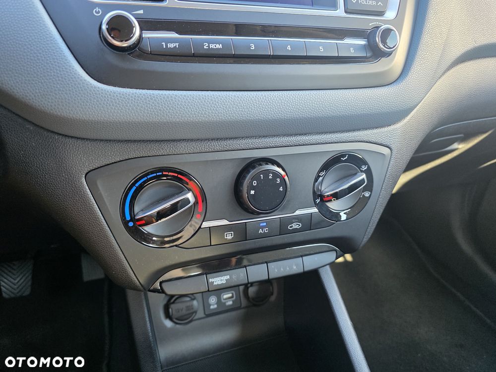 Hyundai i20 1.2 YES Gold - 10