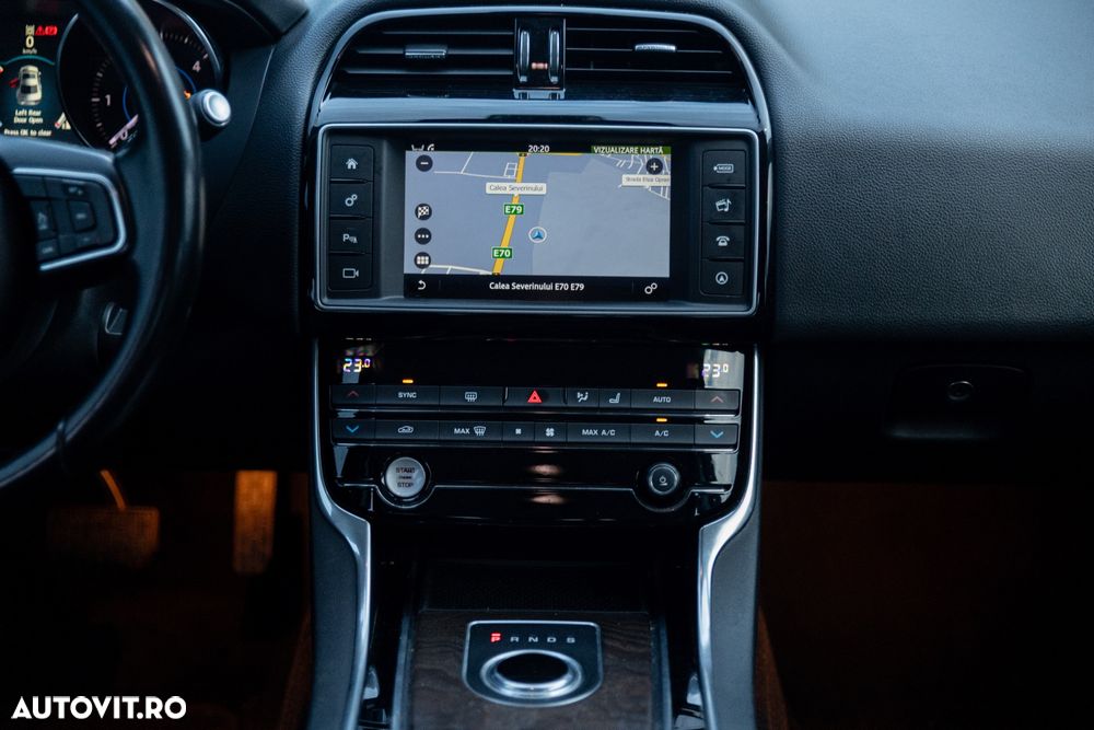 Jaguar XE - 8