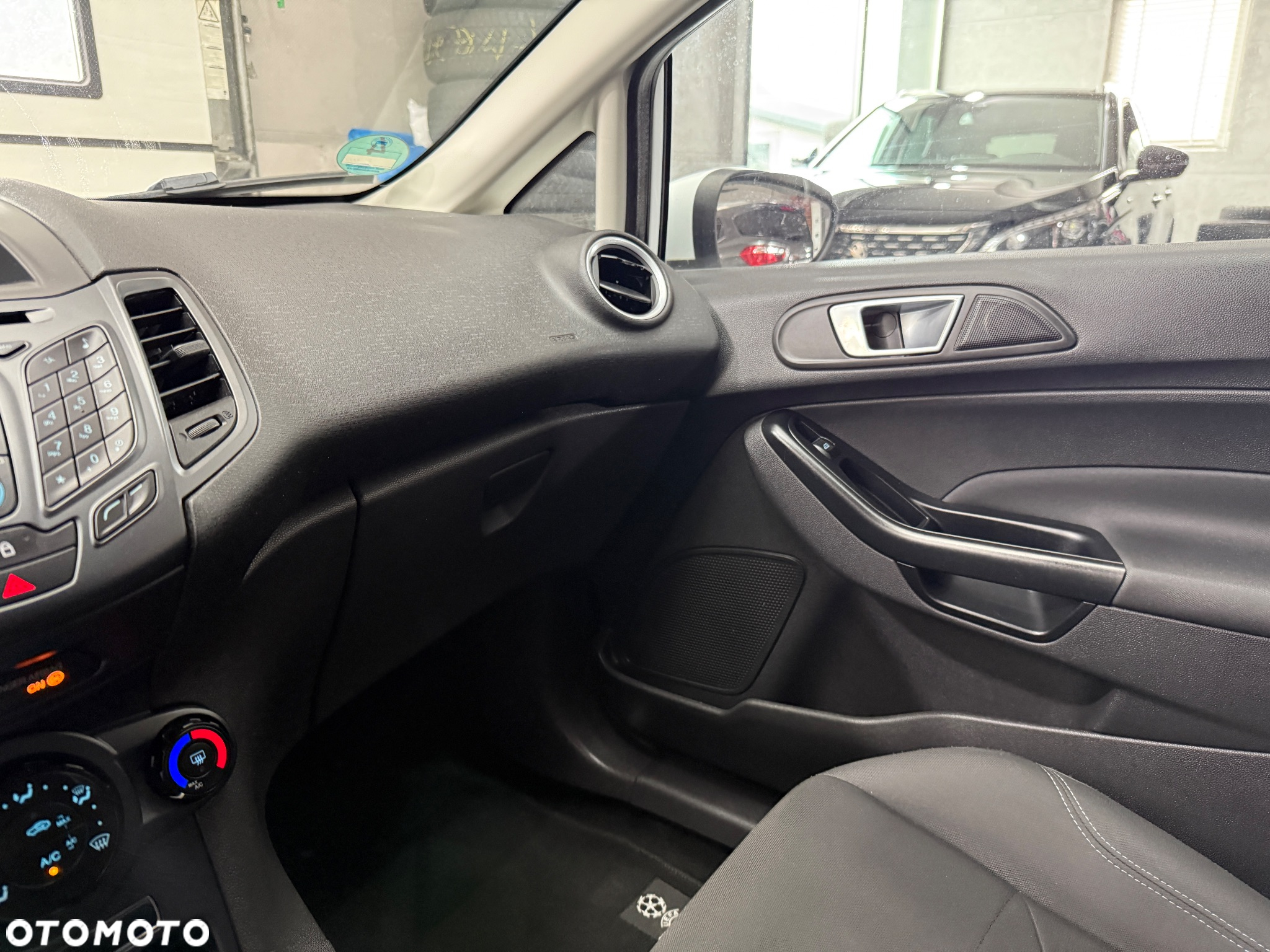 Ford Fiesta 1.0 Champions Edition - 21