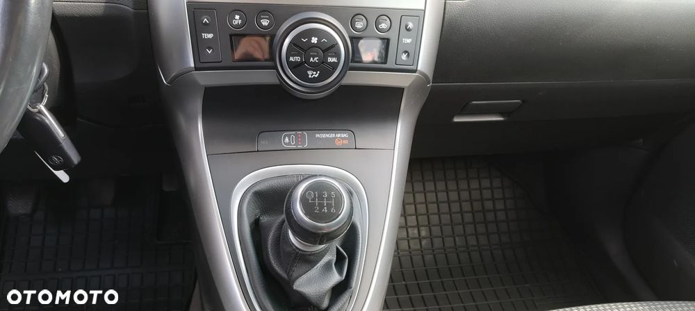 Toyota Corolla Verso - 14
