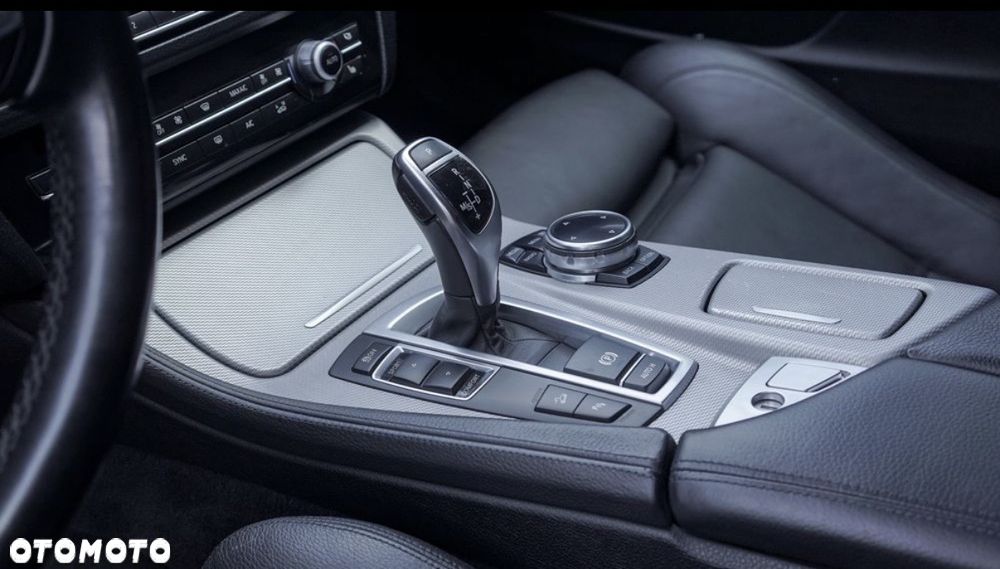 BMW Seria 5 525d xDrive Modern Line - 19