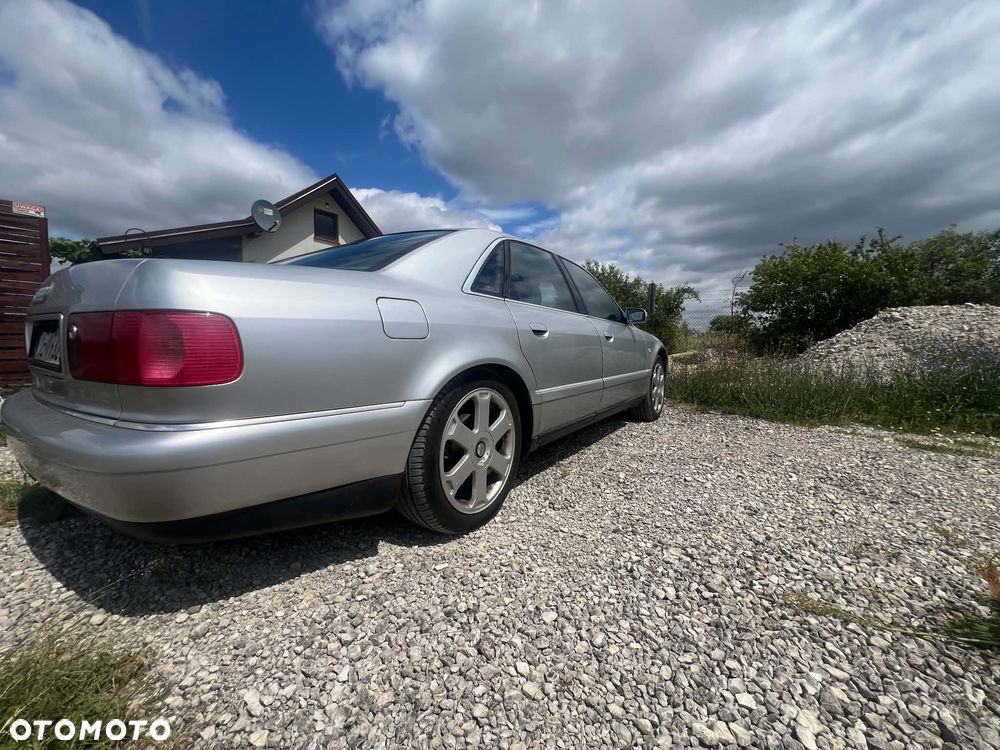 Audi S8 - 2