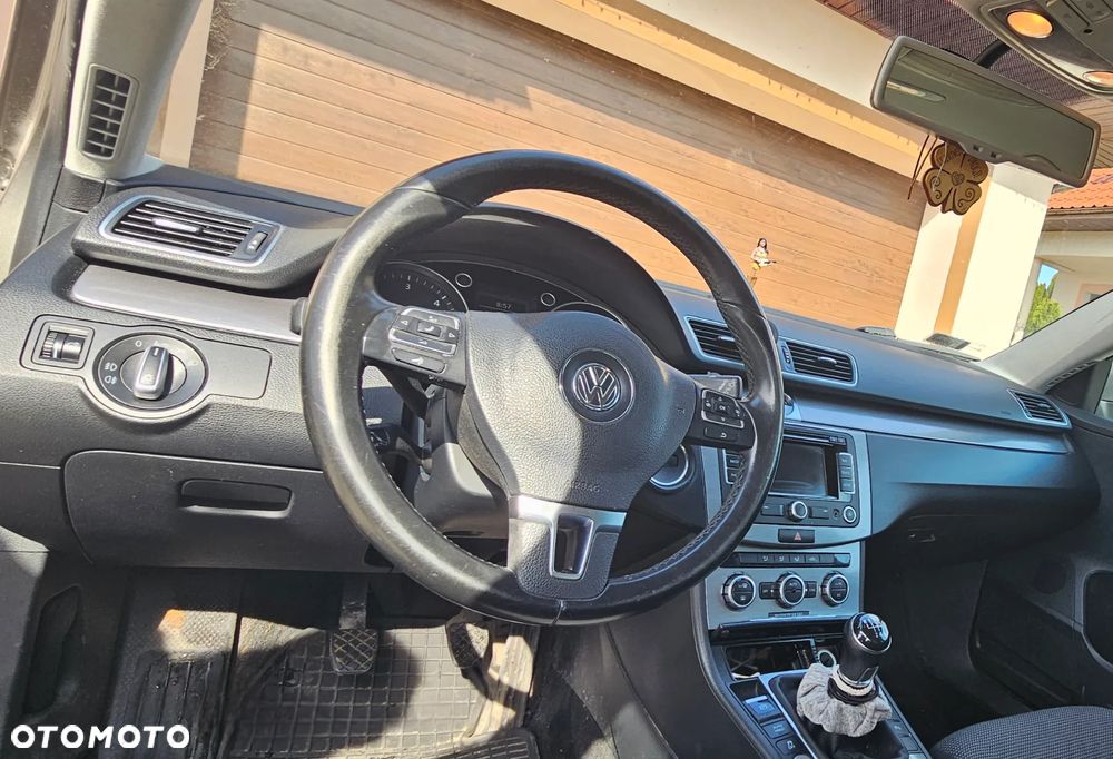 Volkswagen Passat 2.0 TDI Comfortline - 8