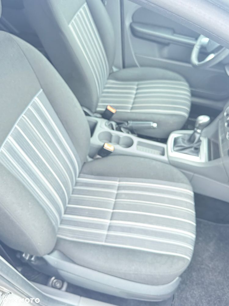 Ford Focus 1.6 Ambiente - 17