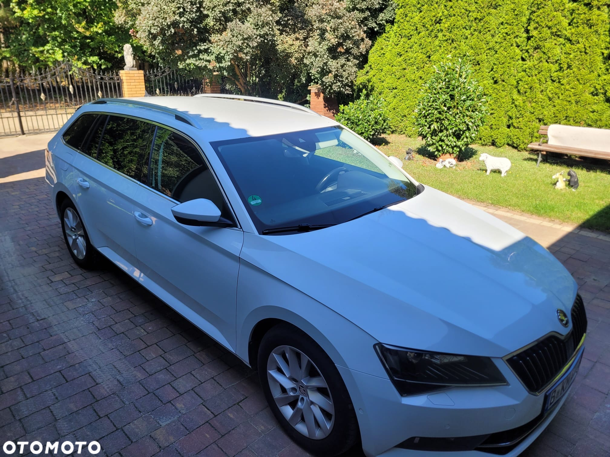 Skoda Superb 2.0 TDI DSG Premium Edition - 23