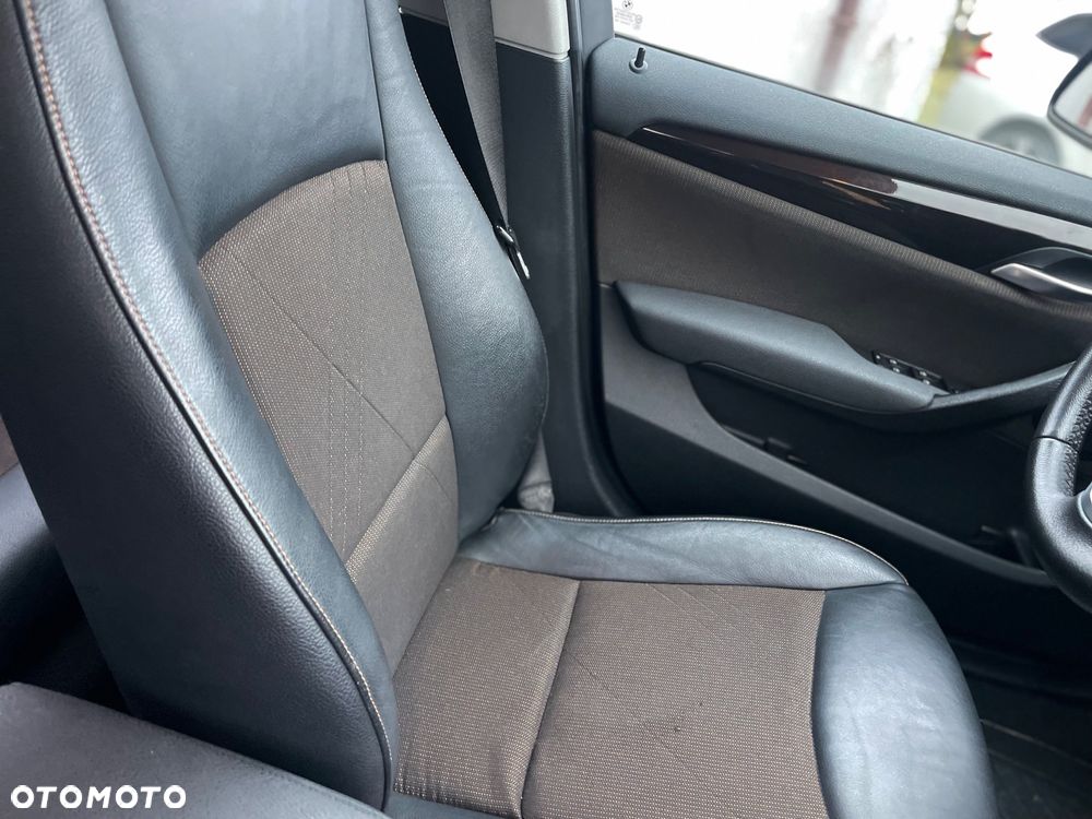 BMW X1 sDrive18d xLine - 16