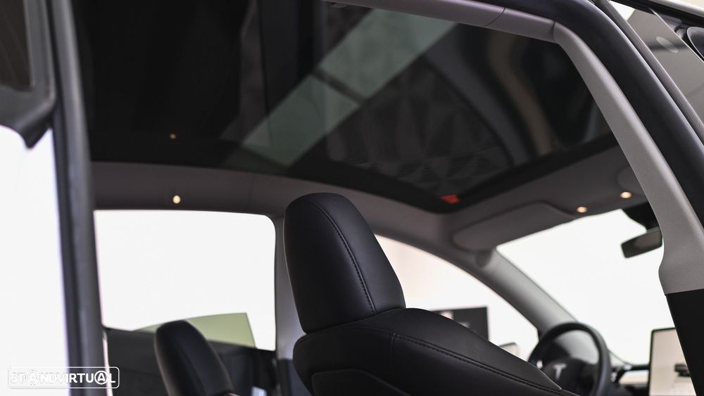 Tesla Model Y Long Range Dual Motor AWD - 54