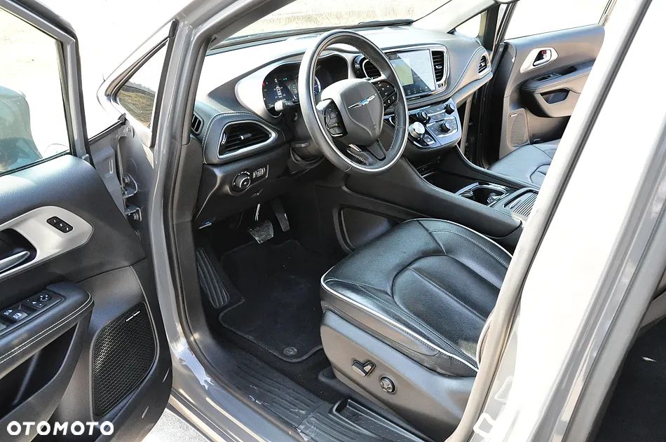 Chrysler Pacifica - 33