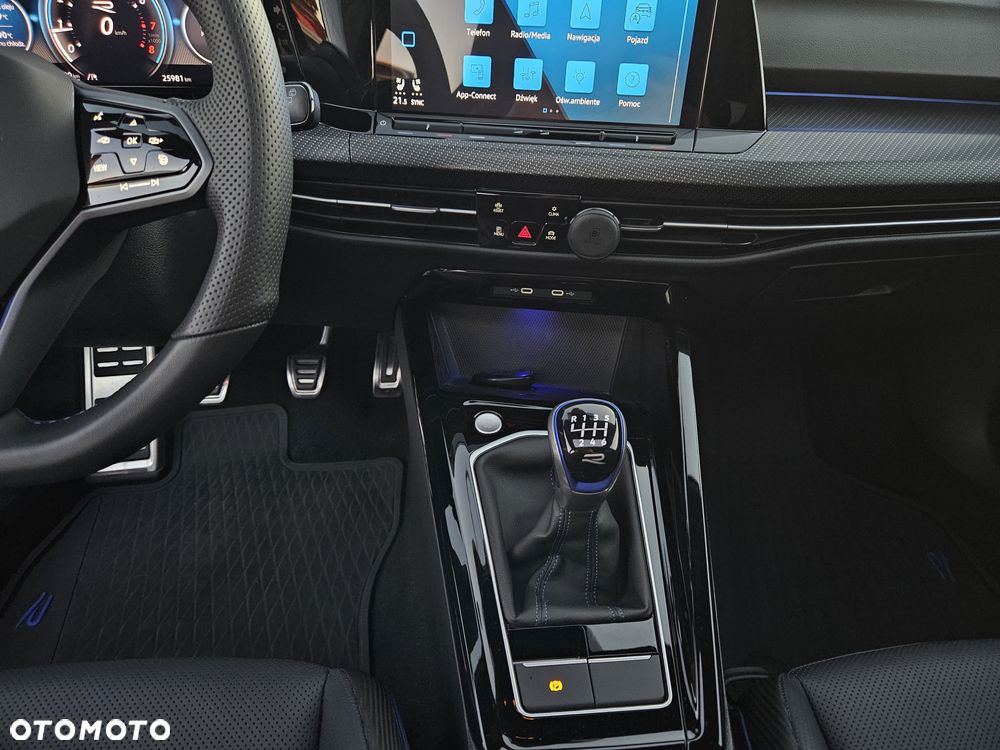 Volkswagen Golf - 8