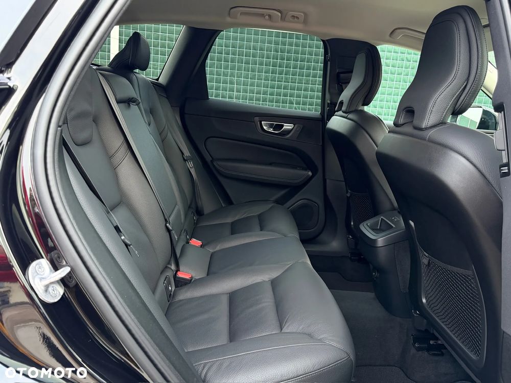 Volvo XC 60 B4 D Plus Bright - 22