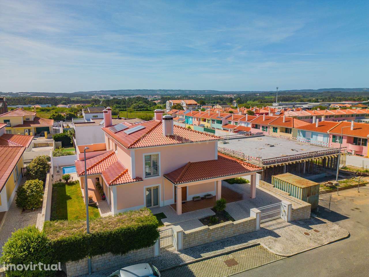 Moradia T4 na Colina Verde com Piscina – Conforto, Modernidade e Efici - Grande imagem: 3/60