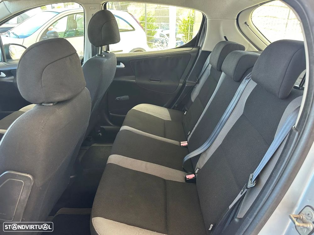 Peugeot 207 1.4 16V Trendy - 7