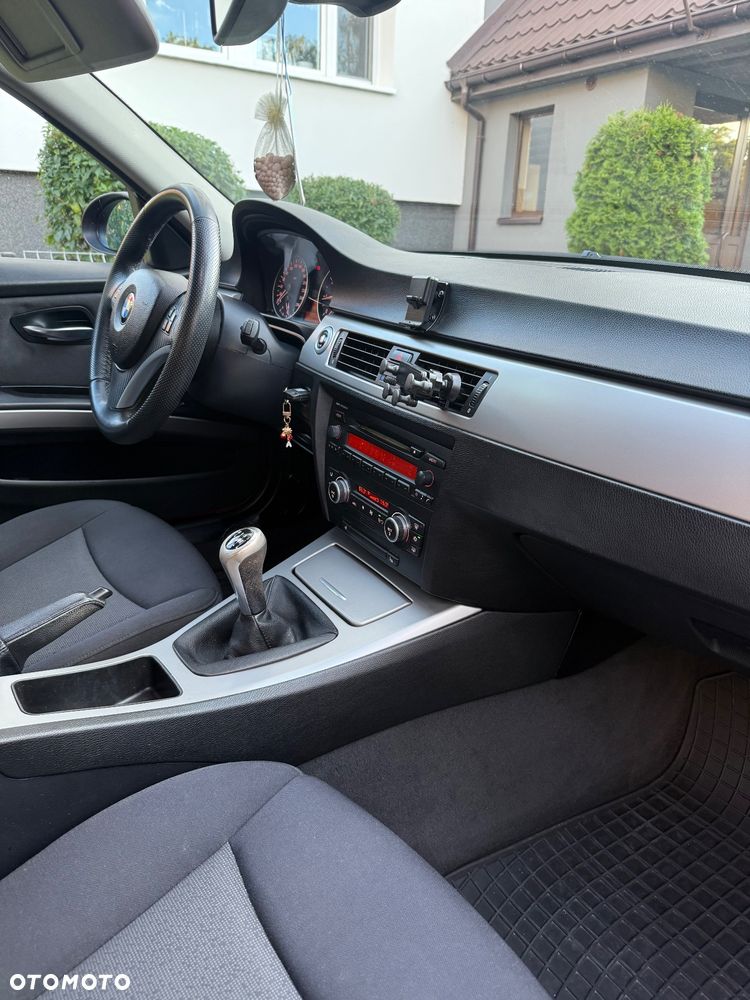 BMW Seria 3 318i - 9