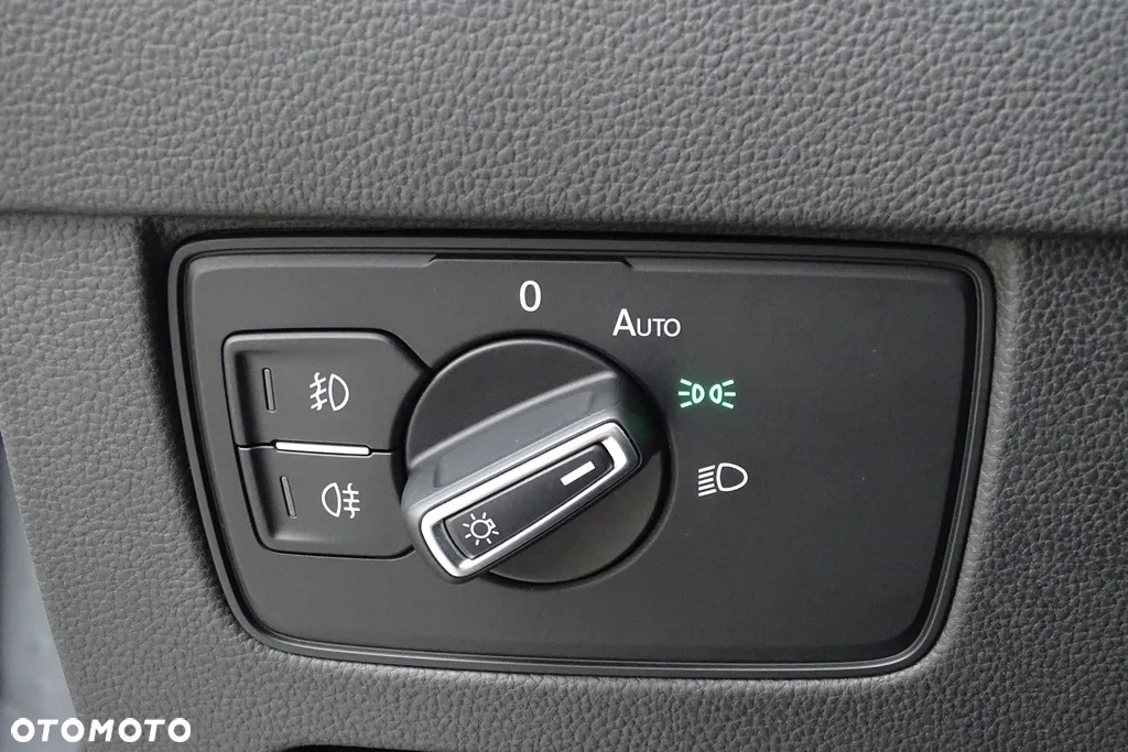 Volkswagen Passat Variant 2.0 TDI SCR DSG 4Motion Elegance - 31