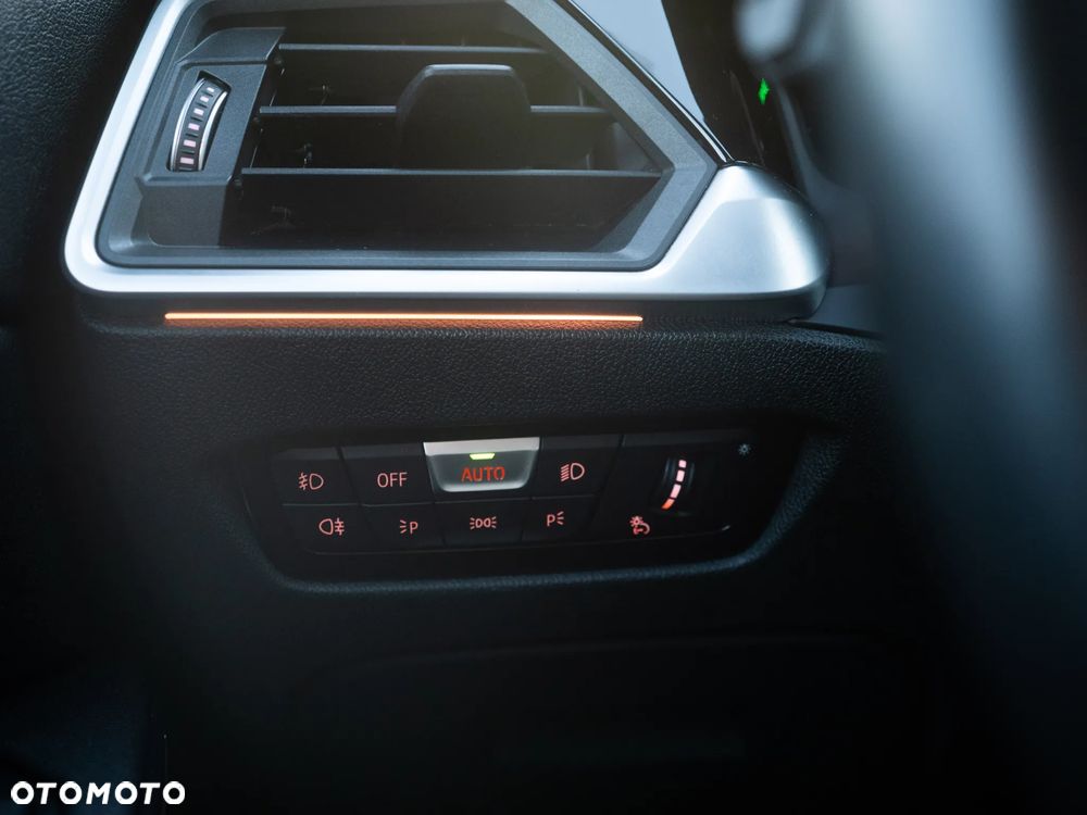 BMW Seria 3 330e M Sport - 16