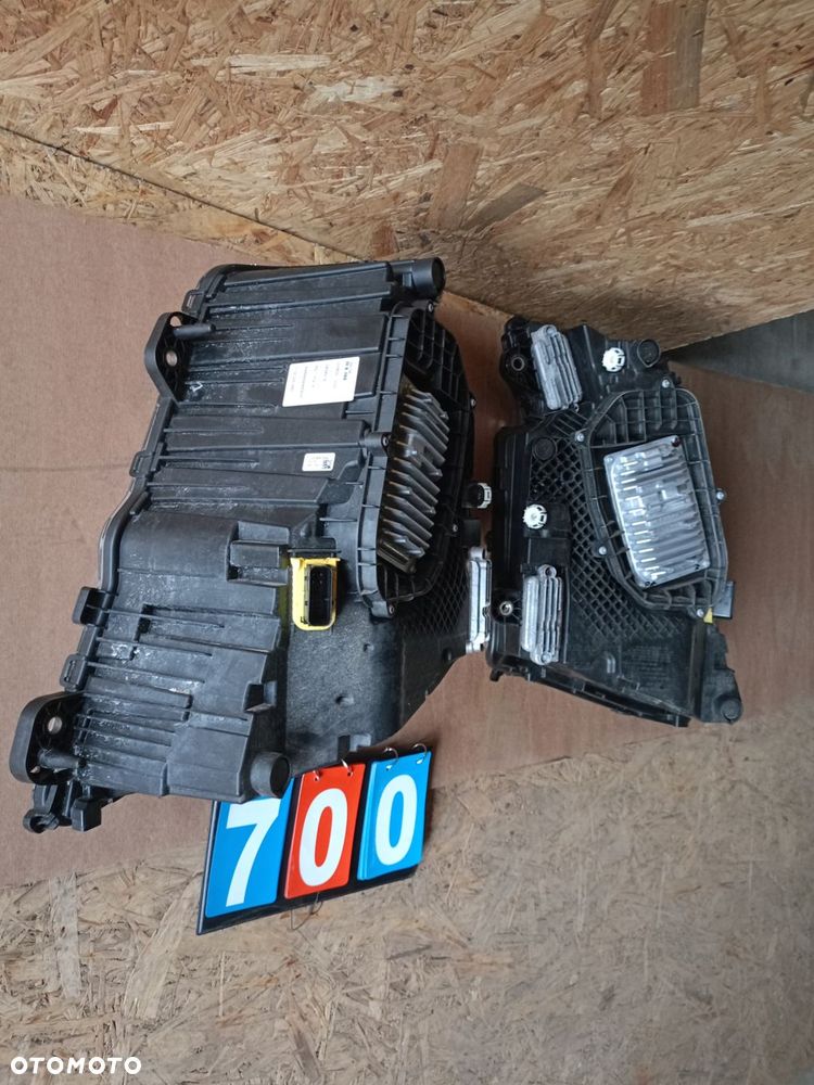 LAMPA REFLEKTOR LED CZARNY PRAWY LEWY VOLVO FH5 - 3