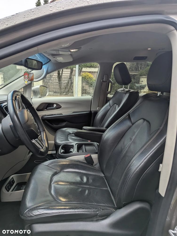 Chrysler Pacifica - 3