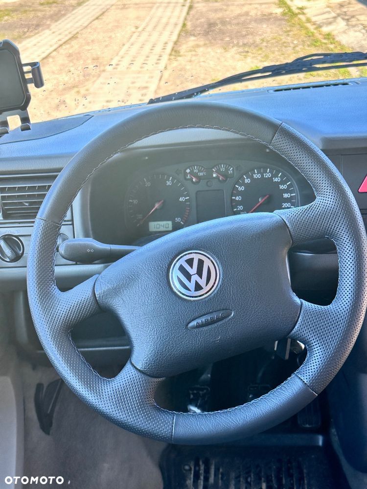 Volkswagen Multivan - 11