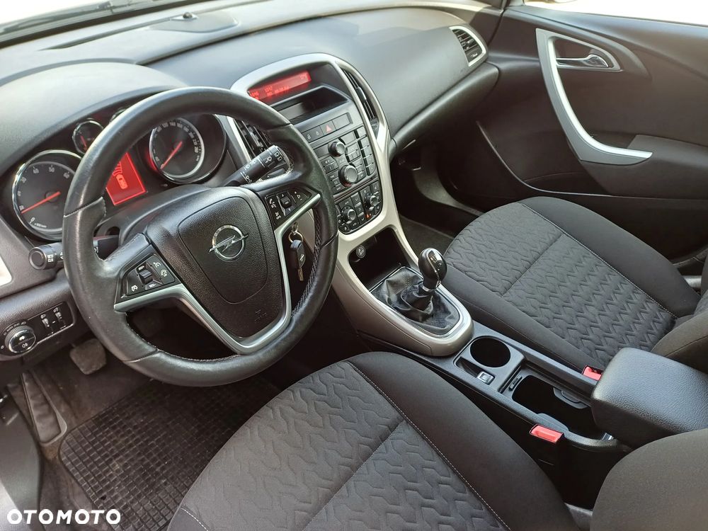 Opel Astra 1.4 Turbo 150 Jahre - 18