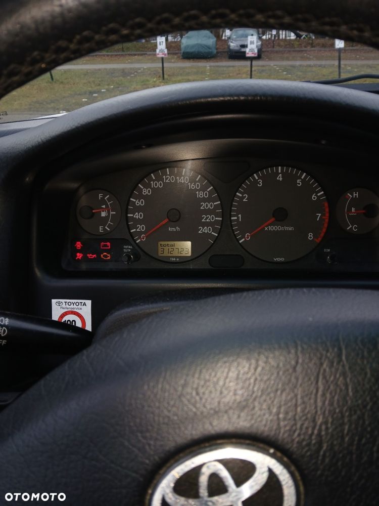 Toyota Avensis - 4
