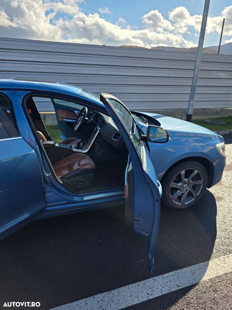 Volvo V60 D5 AWD Geartronic Kinetic - 8