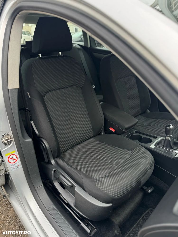 Volkswagen Passat Variant 2.0 TDI Blue TDI Comfortline - 34