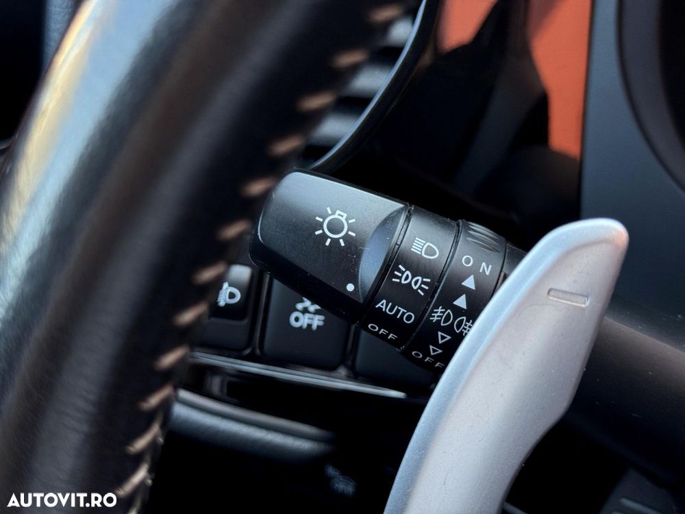 Mitsubishi Outlander - 16