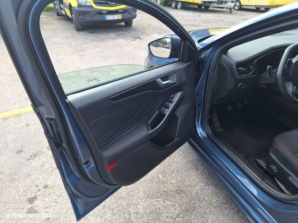 Ford Focus 1.0 EcoBoost MHEV ST-Line - 9