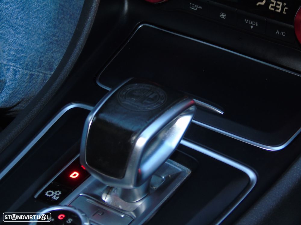 Mercedes-Benz A 45 AMG 4Matic Speedshift 7G-DCT - 11