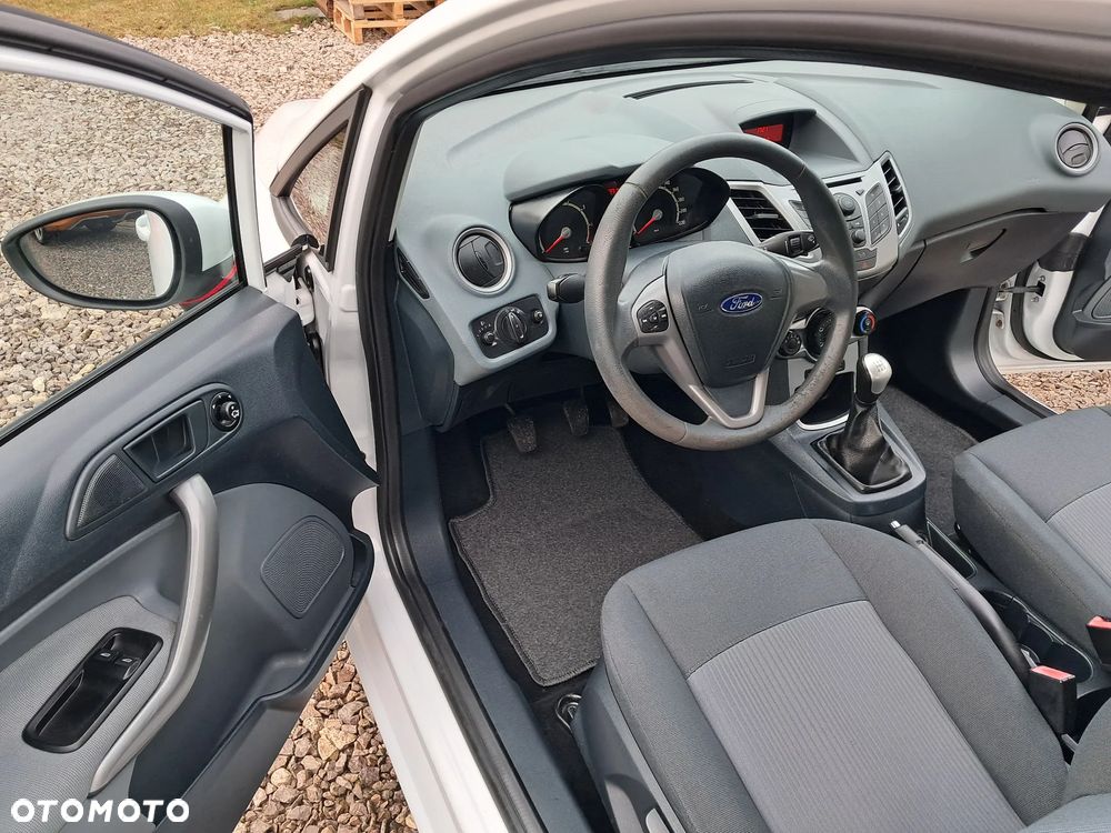 Ford Fiesta - 12