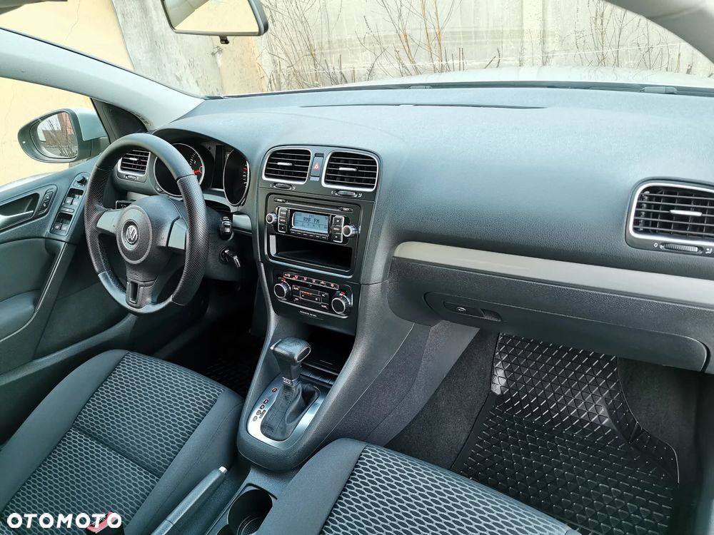 Volkswagen Golf 1.6 Trendline DSG - 23