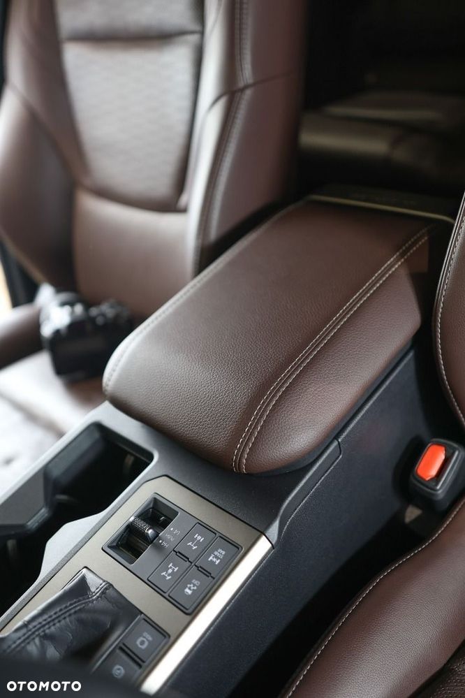Toyota Land Cruiser - 12