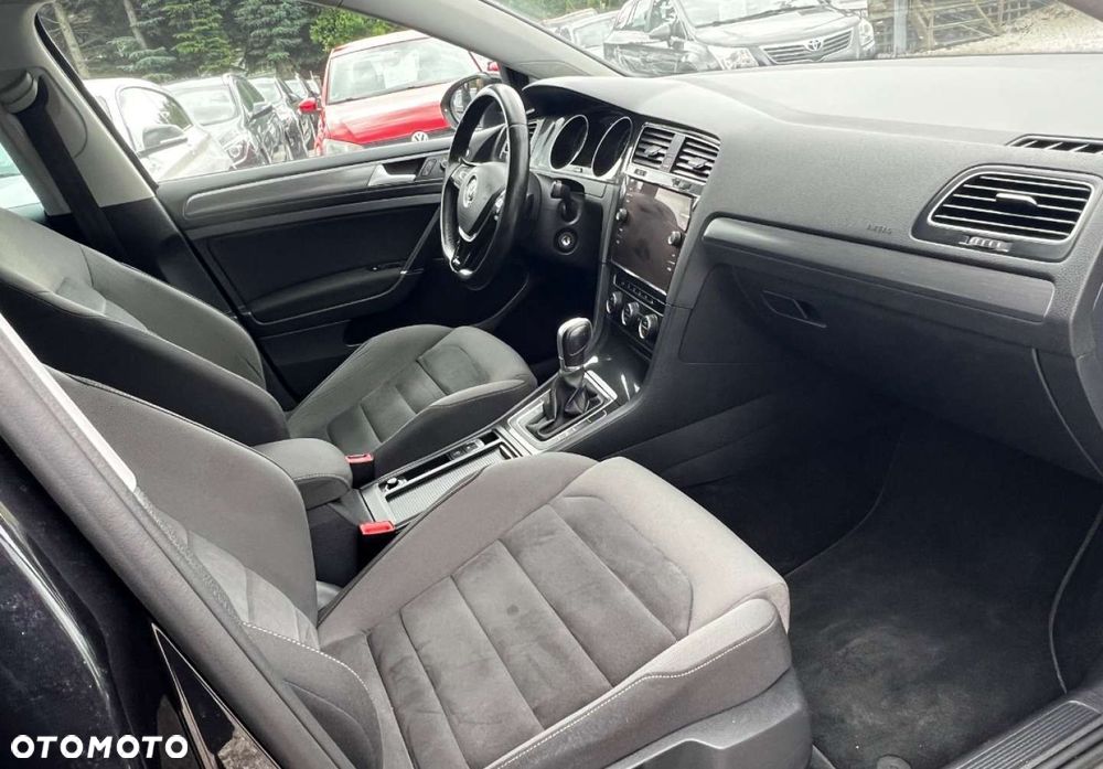 Volkswagen Golf - 9