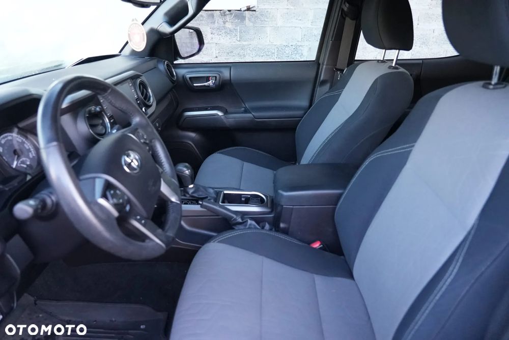 Toyota Tacoma - 8