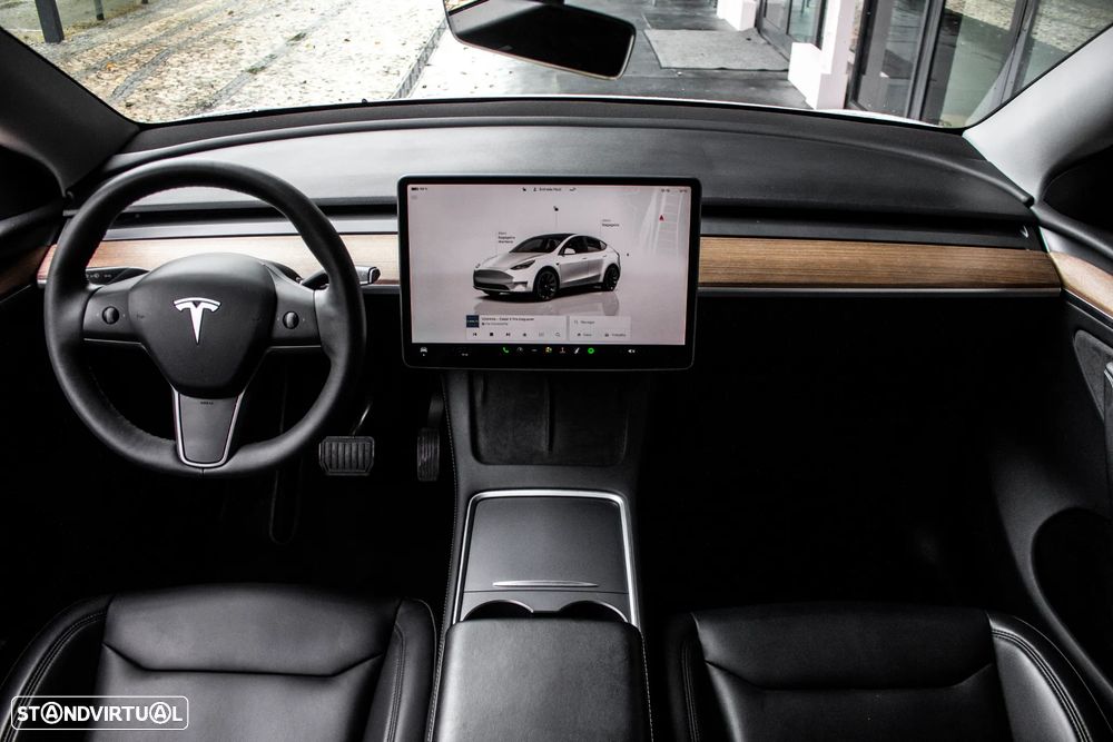 Tesla Model Y Long Range Dual Motor AWD - 28