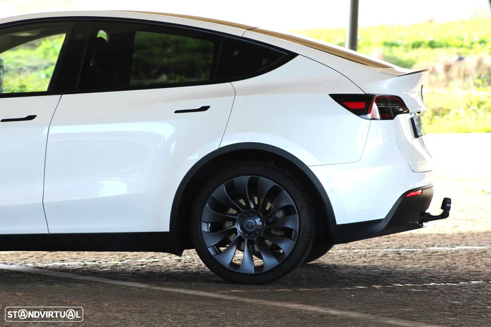 Tesla Model Y Long Range Dual Motor AWD - 14