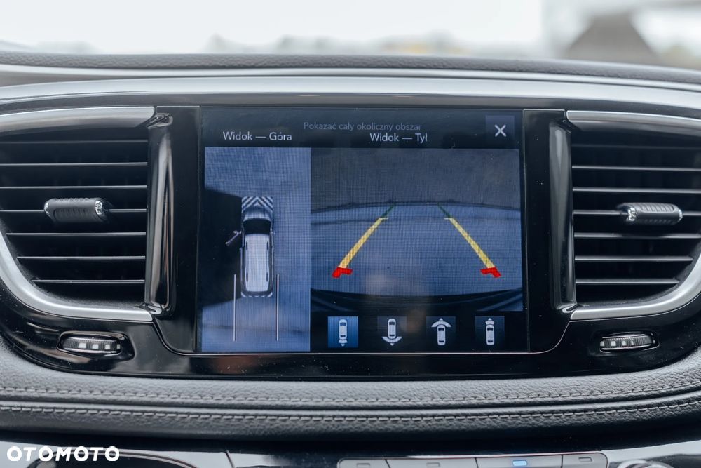 Chrysler Pacifica - 16