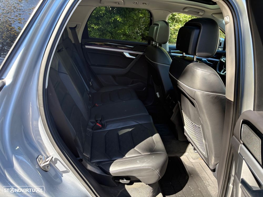 VW Touareg 3.0 TDI V6 Elegance Plus - 11