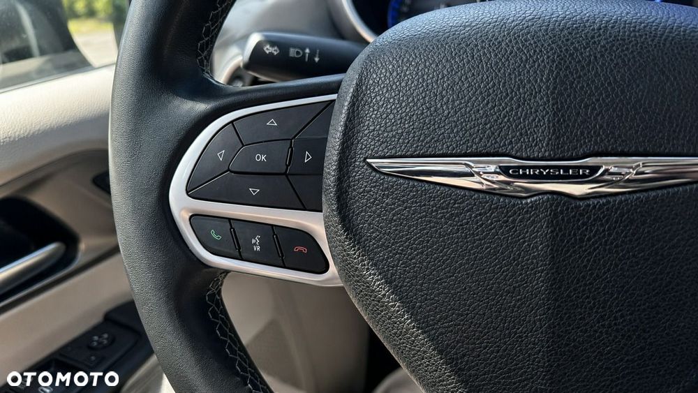 Chrysler Pacifica - 12